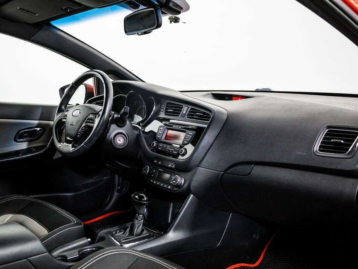 Купить Kia Ceed с пробегом. Фото: #8