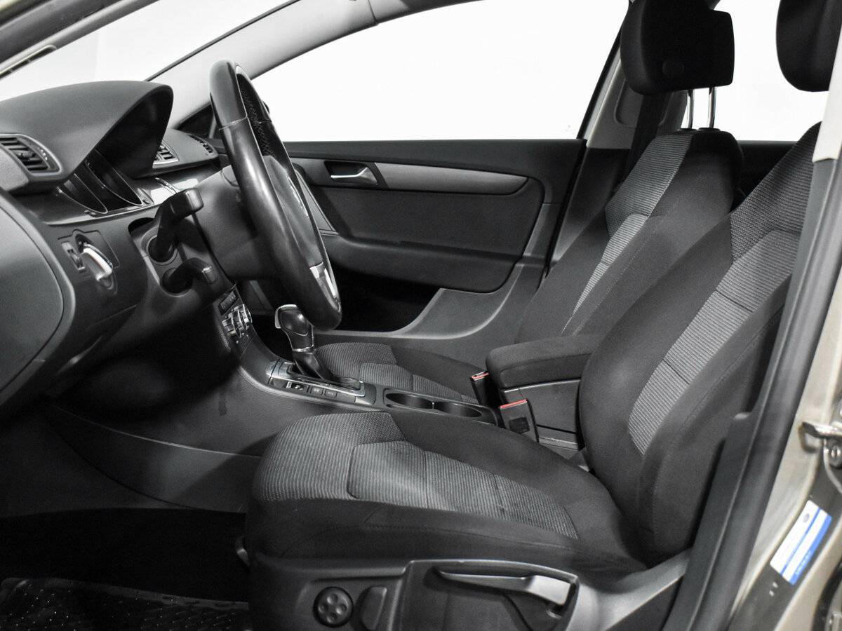 Купить Volkswagen Passat с пробегом. Фото: #8