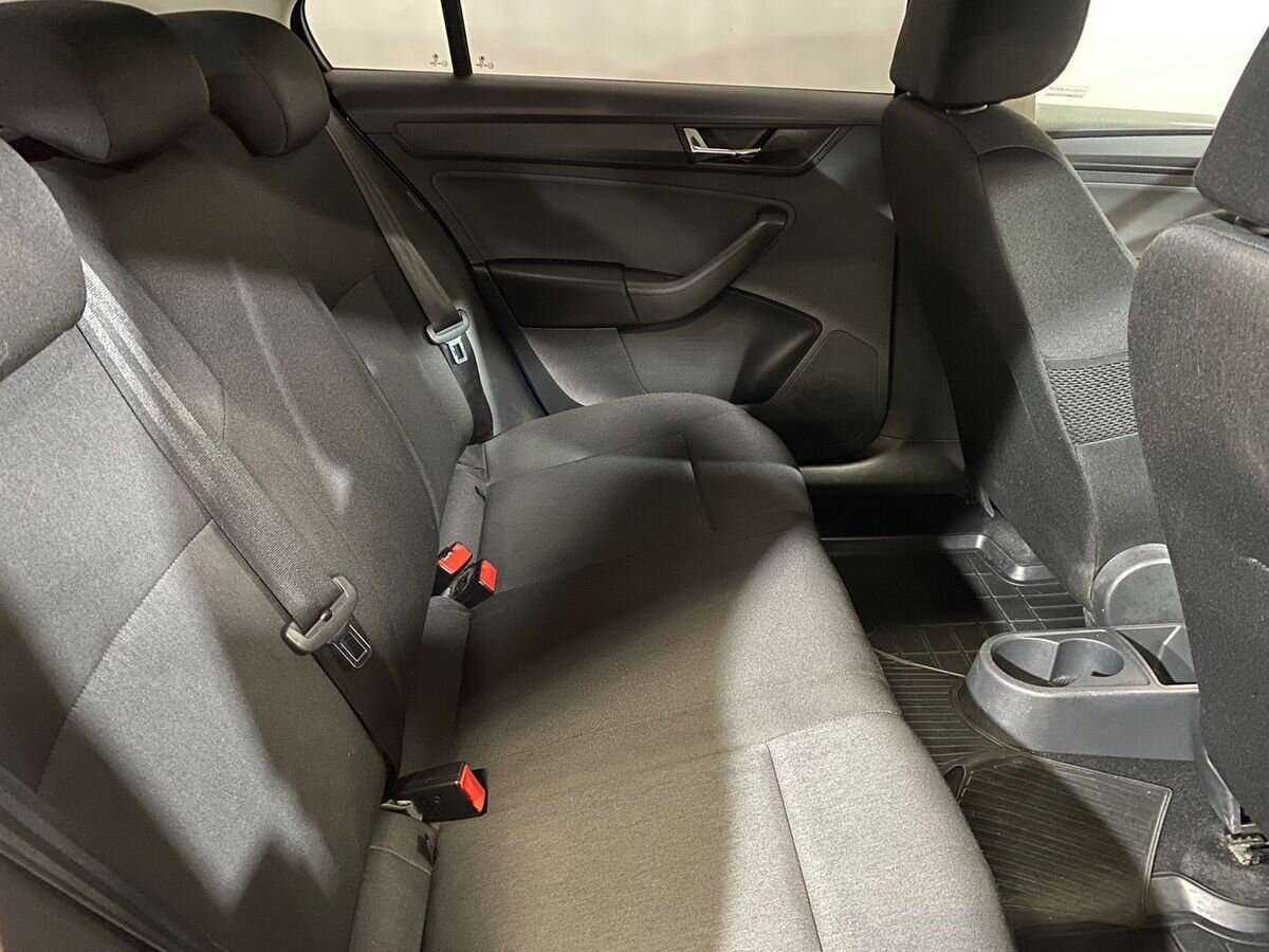 Купить Skoda Rapid с пробегом. Фото: #10