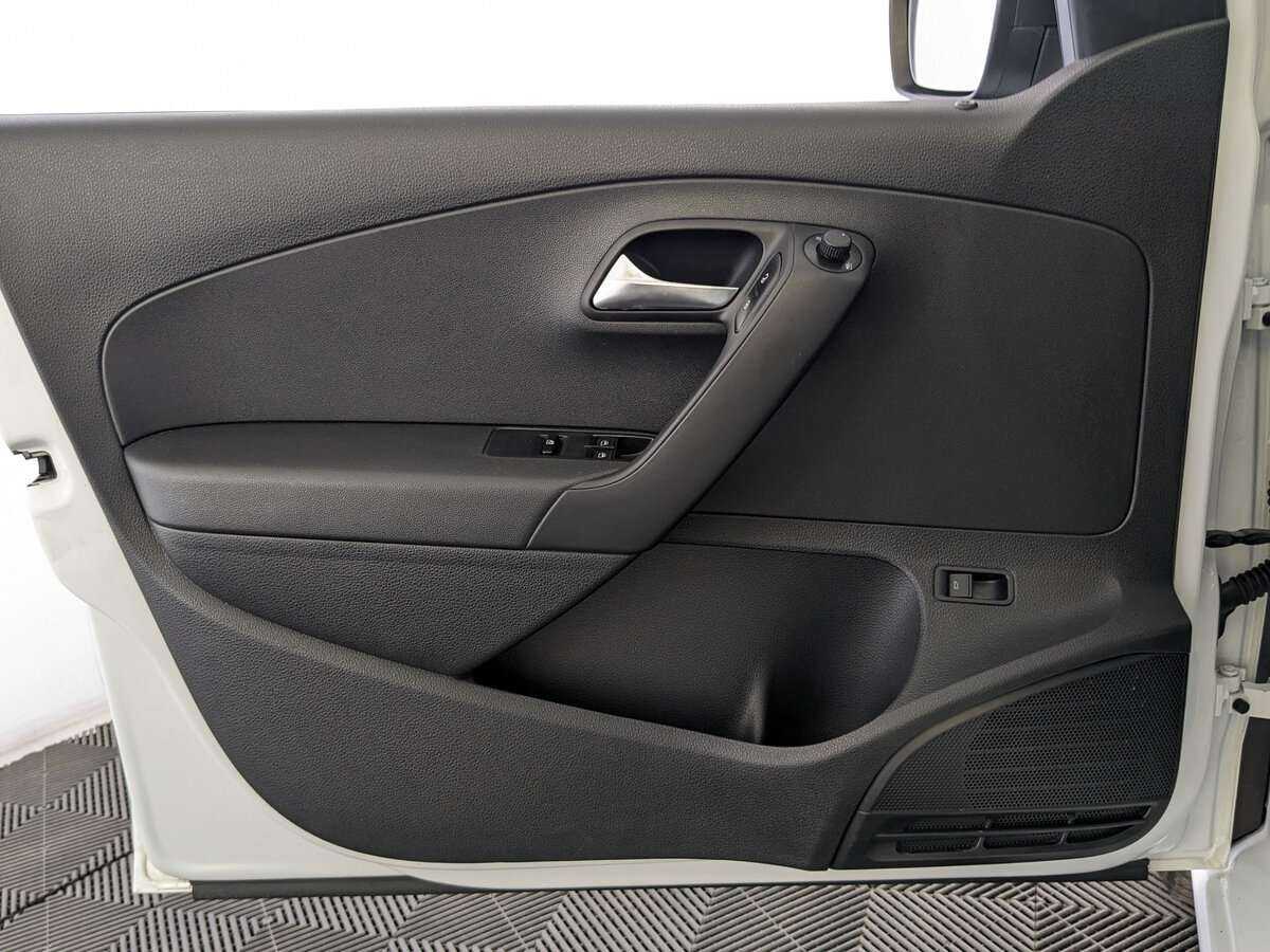 Купить Volkswagen Polo с пробегом. Фото: #18