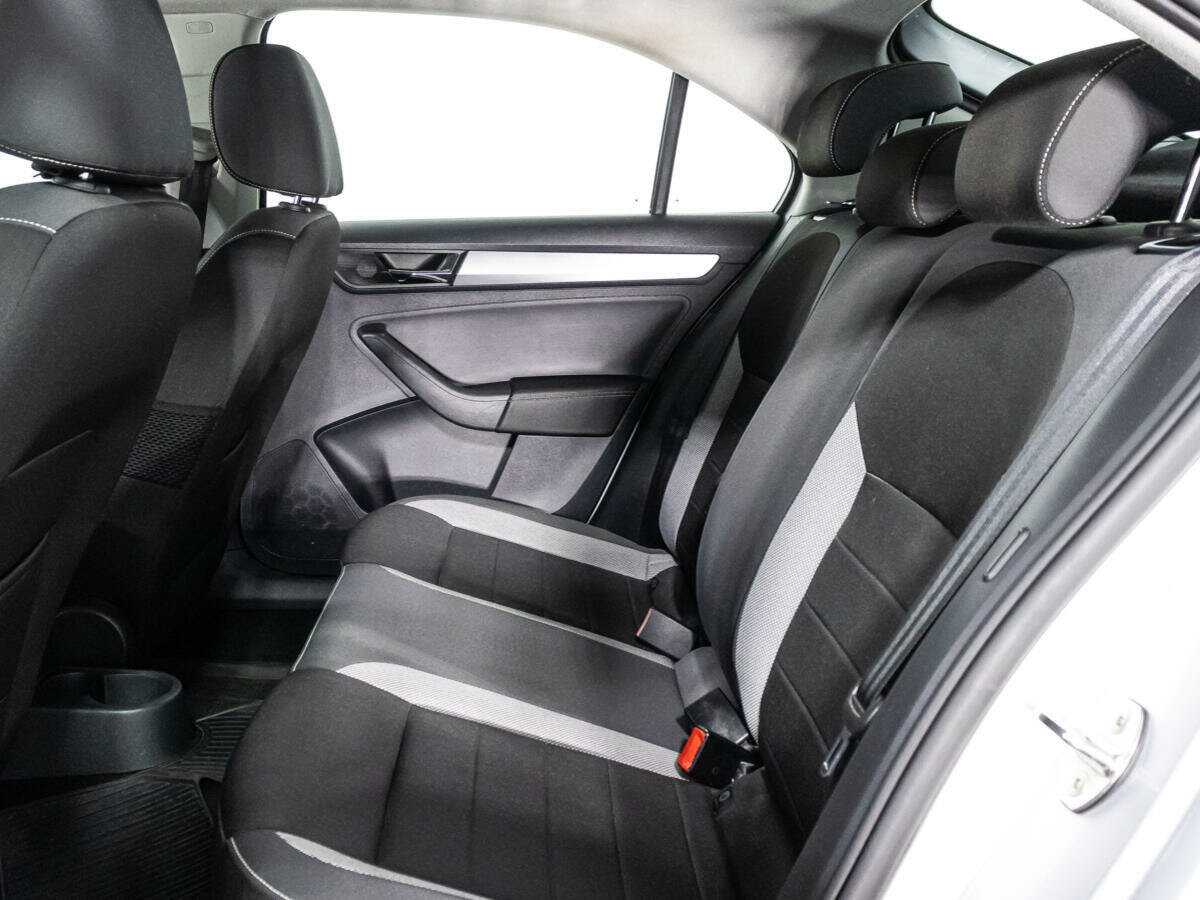 Купить Skoda Rapid с пробегом. Фото: #9