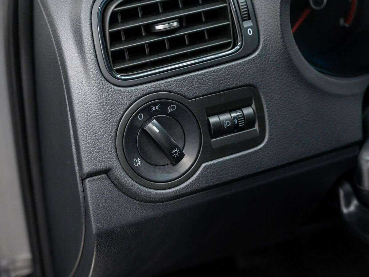 Купить Volkswagen Polo с пробегом. Фото: #15