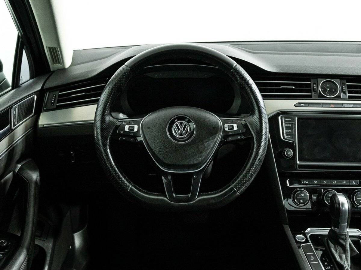 Купить Volkswagen Passat с пробегом. Фото: #19
