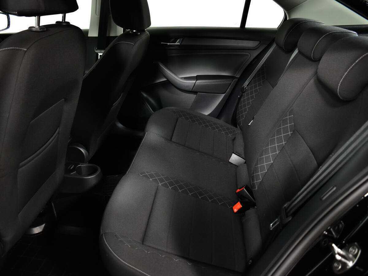 Купить Skoda Rapid с пробегом. Фото: #9