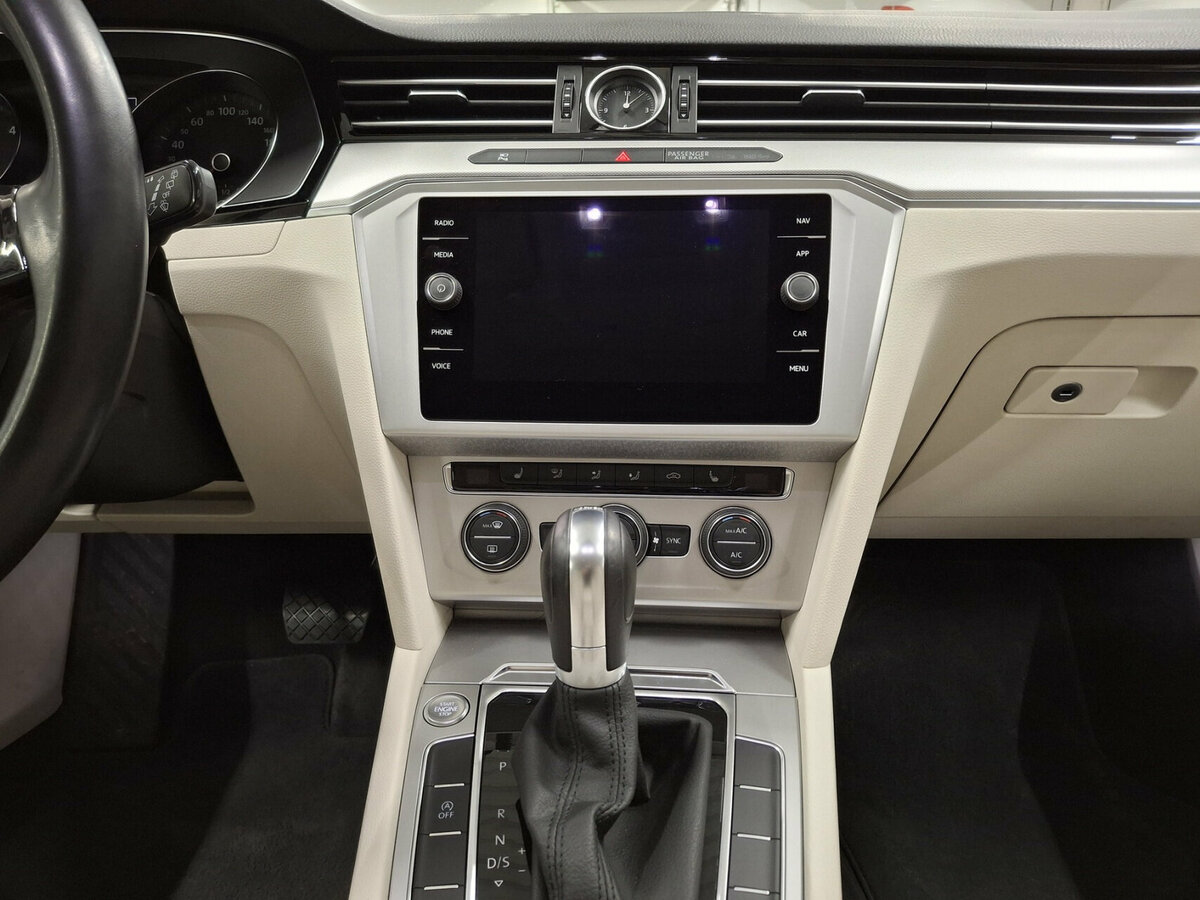 Купить Volkswagen Passat с пробегом. Фото: #14
