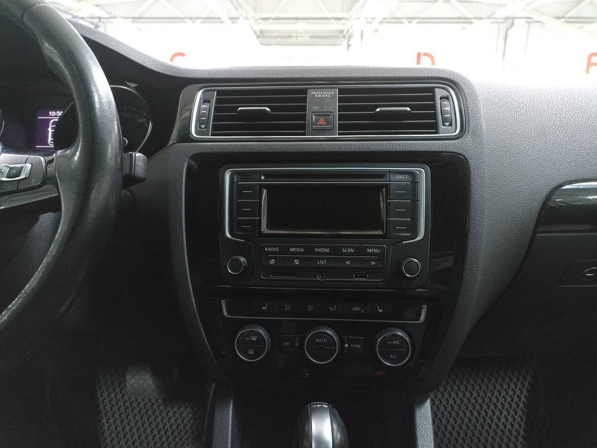 Купить Volkswagen Jetta с пробегом. Фото: #14