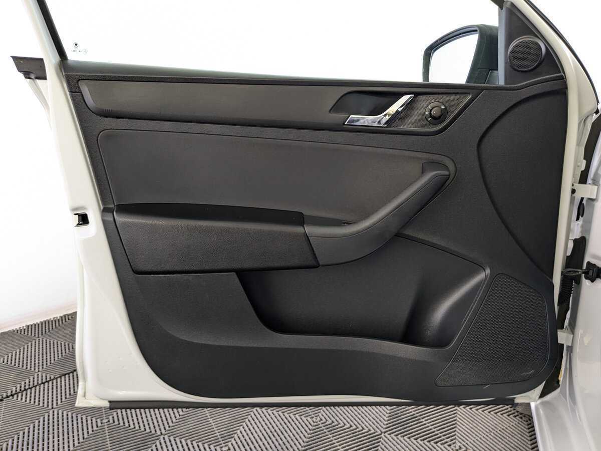 Купить Skoda Rapid с пробегом. Фото: #18