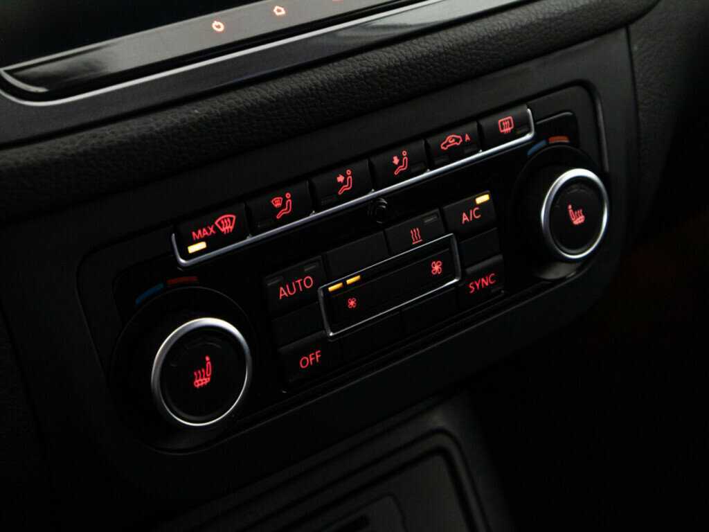 Купить Volkswagen Tiguan с пробегом. Фото: #17