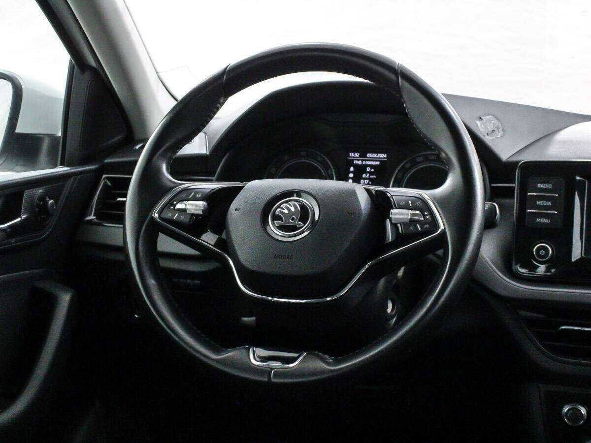 Купить Skoda Rapid с пробегом. Фото: #18