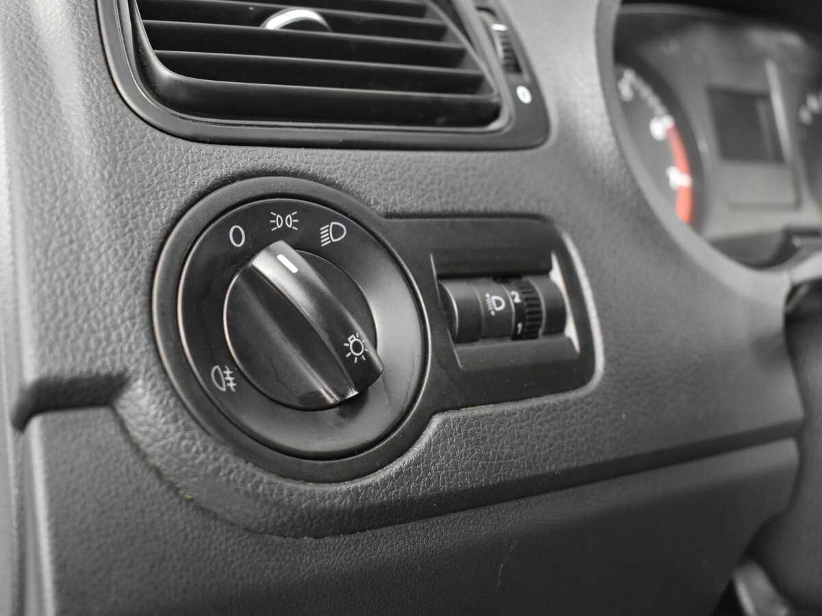 Купить Volkswagen Polo с пробегом. Фото: #8