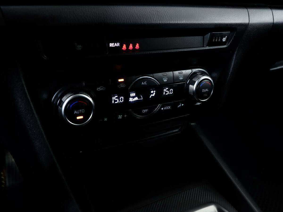 Купить Mazda 3 с пробегом. Фото: #11