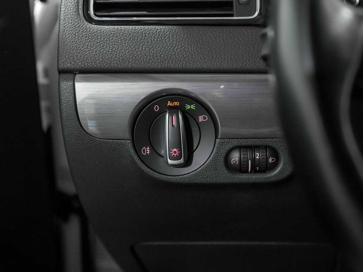 Купить Volkswagen Jetta с пробегом. Фото: #11