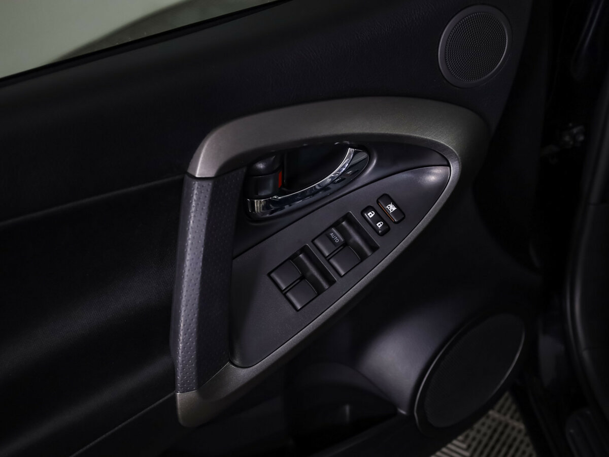 Купить Toyota RAV4 с пробегом. Фото: #10