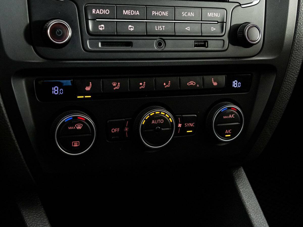 Купить Volkswagen Jetta с пробегом. Фото: #13