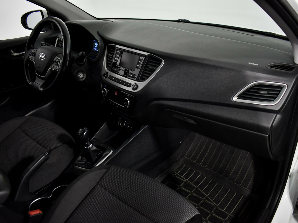 Купить Hyundai Solaris с пробегом. Фото: #11