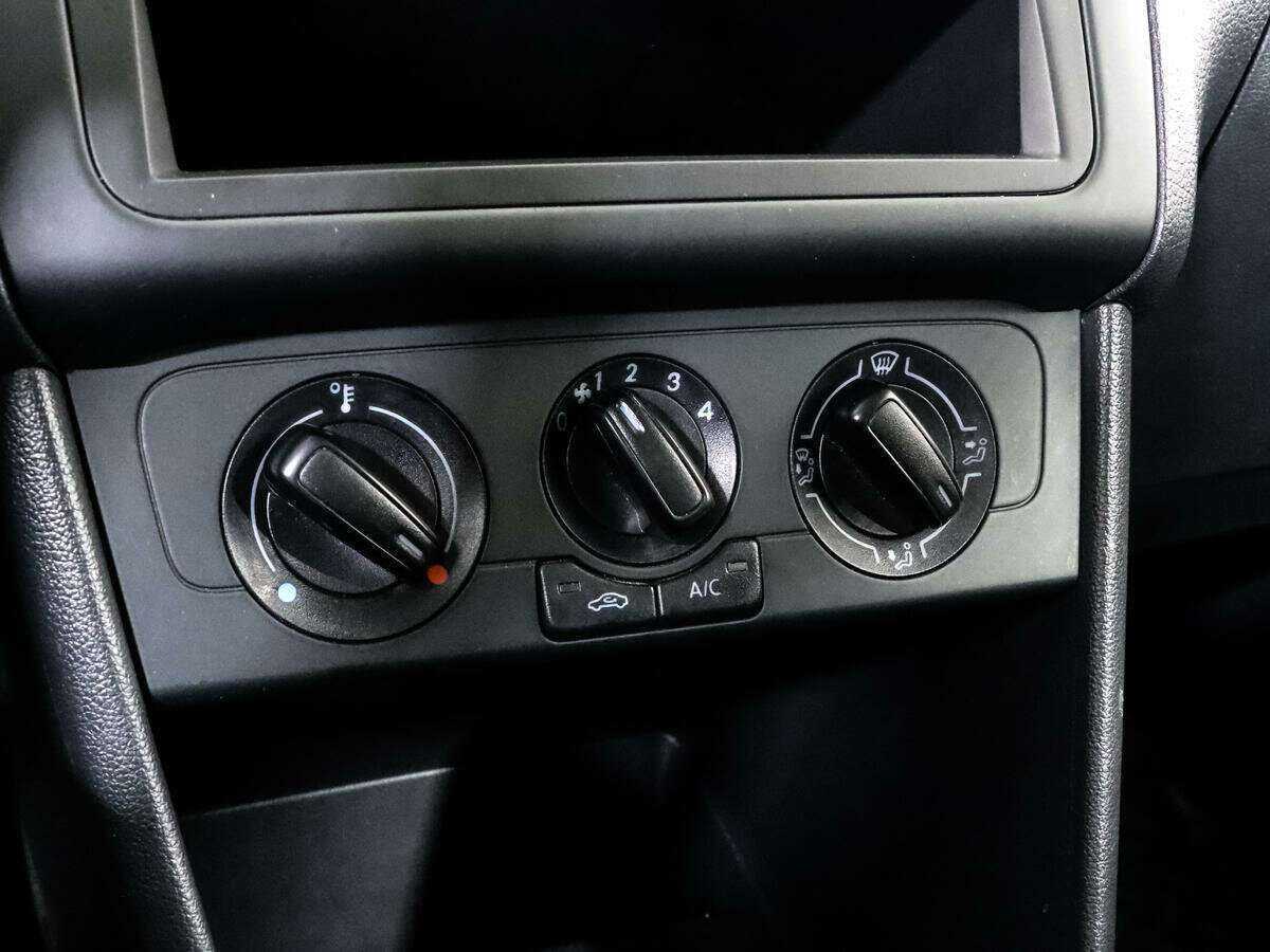 Купить Volkswagen Polo с пробегом. Фото: #13