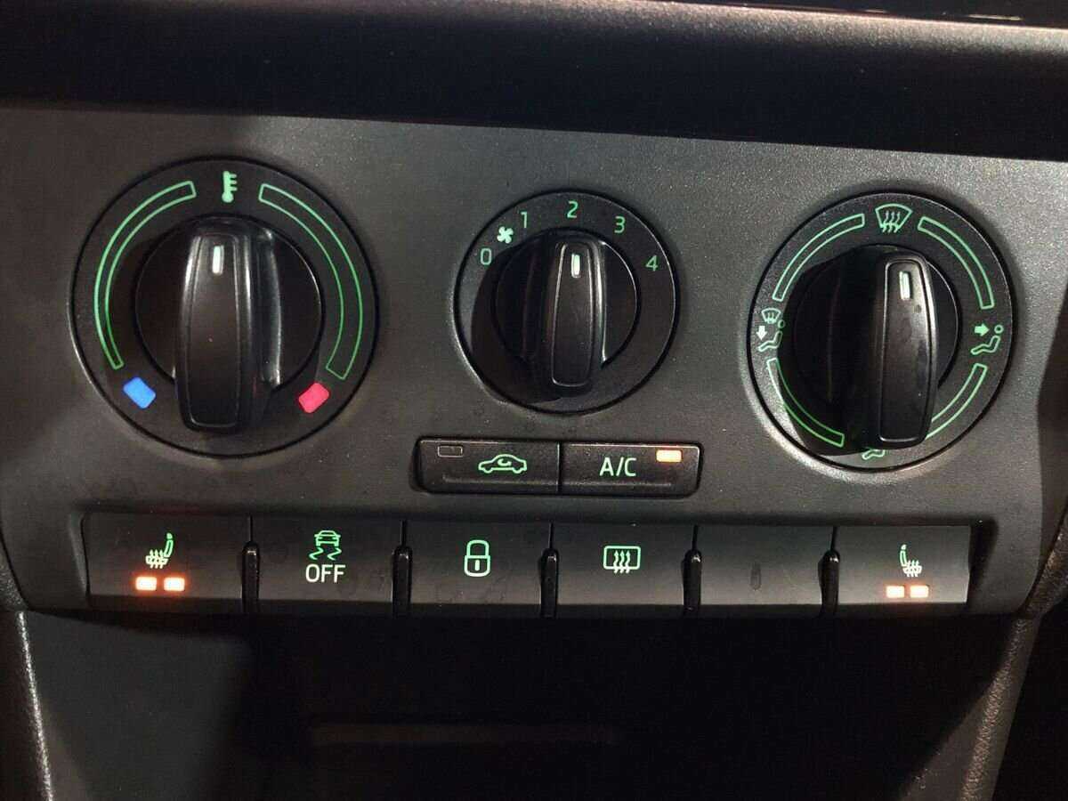 Купить Skoda Rapid с пробегом. Фото: #12