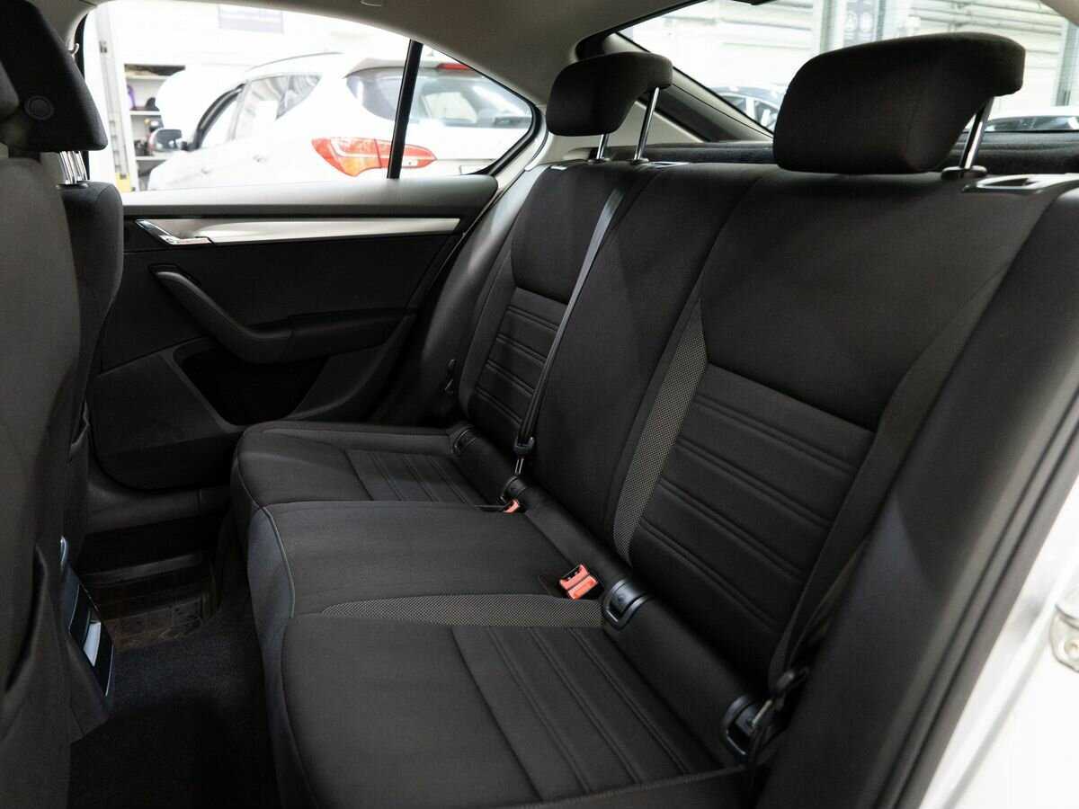 Купить Skoda Octavia с пробегом. Фото: #6