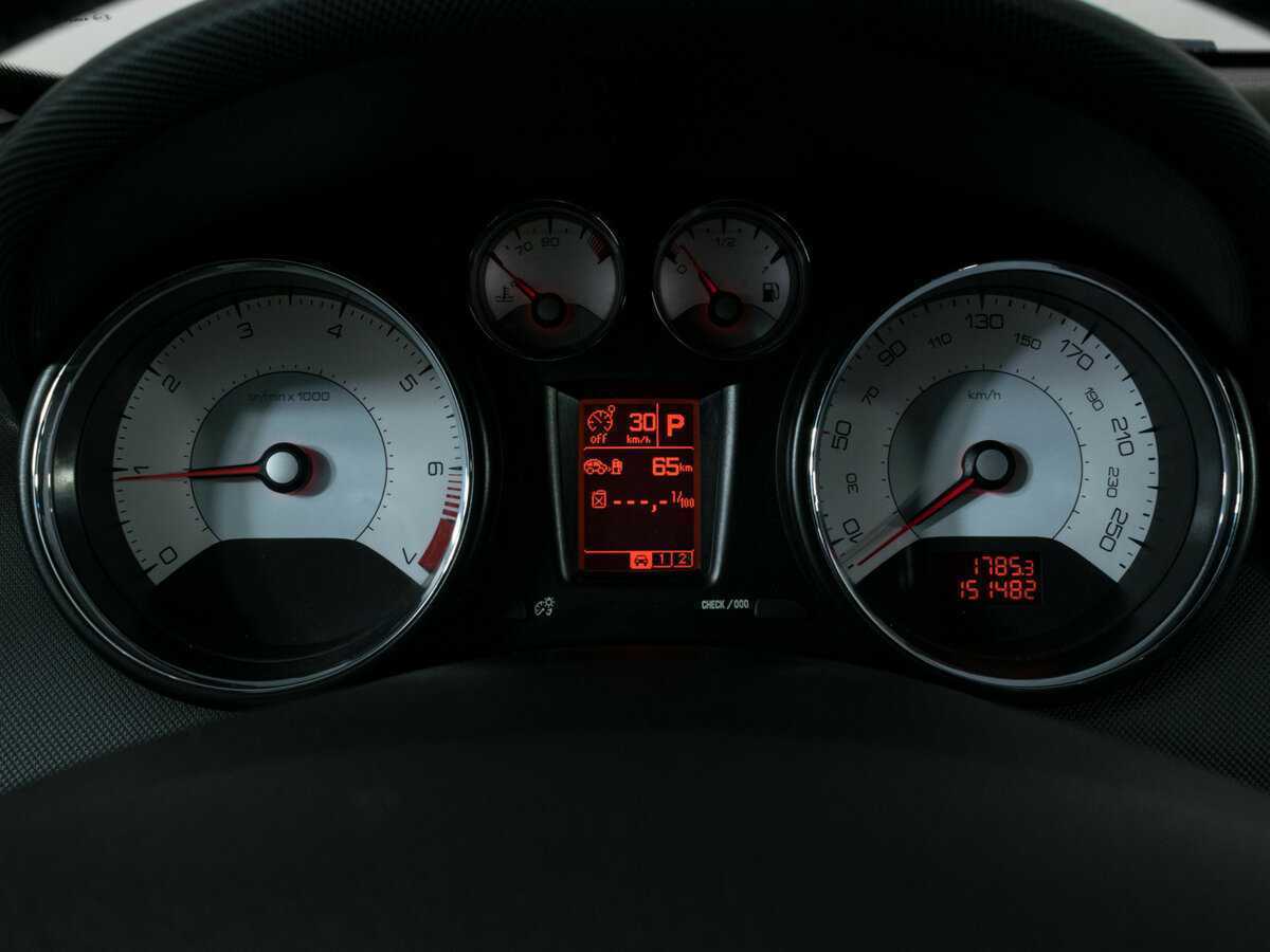 Купить Peugeot 308 с пробегом. Фото: #10