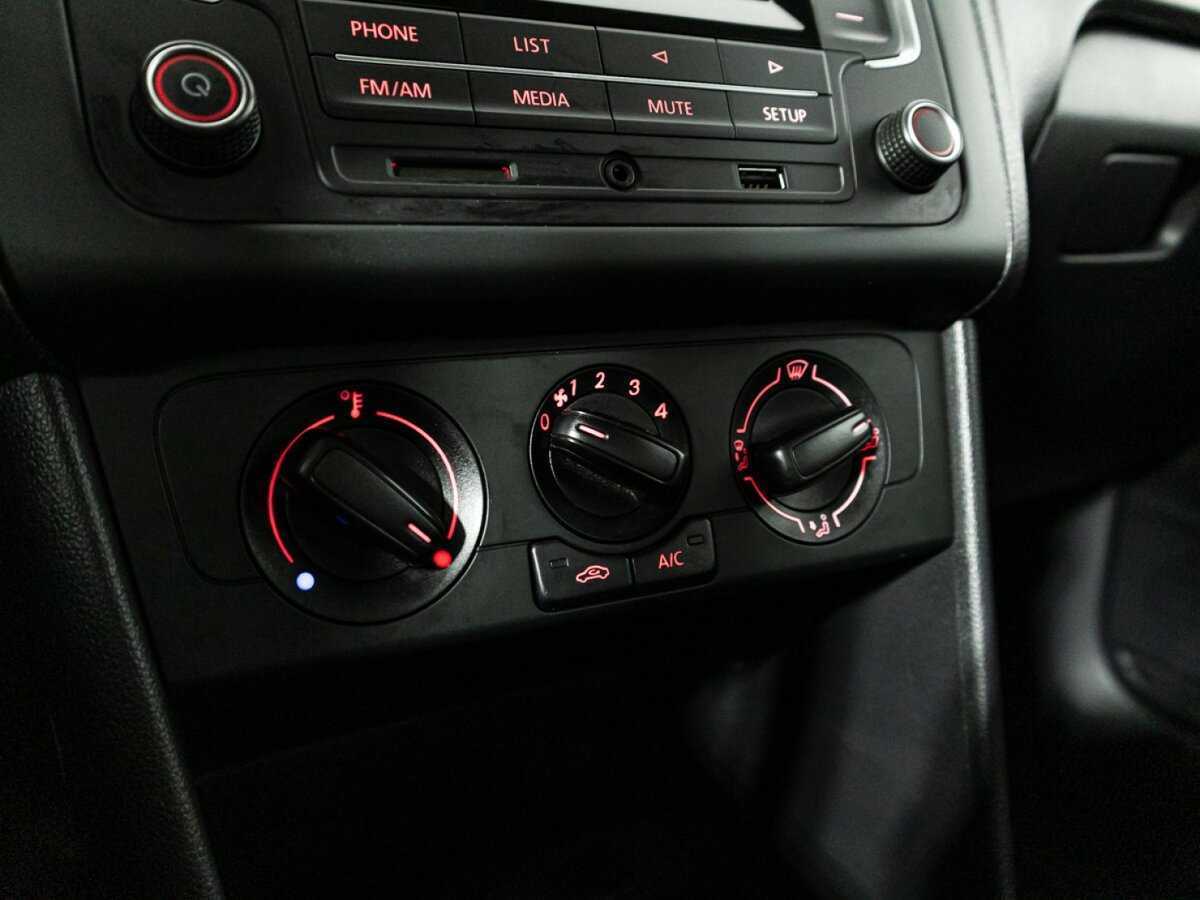 Купить Volkswagen Polo с пробегом. Фото: #14