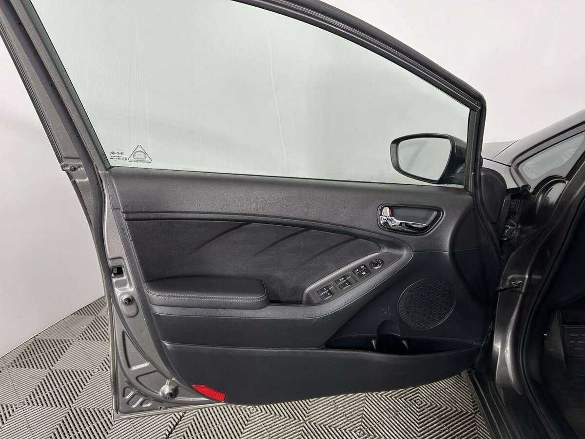 Купить Kia Cerato с пробегом. Фото: #7