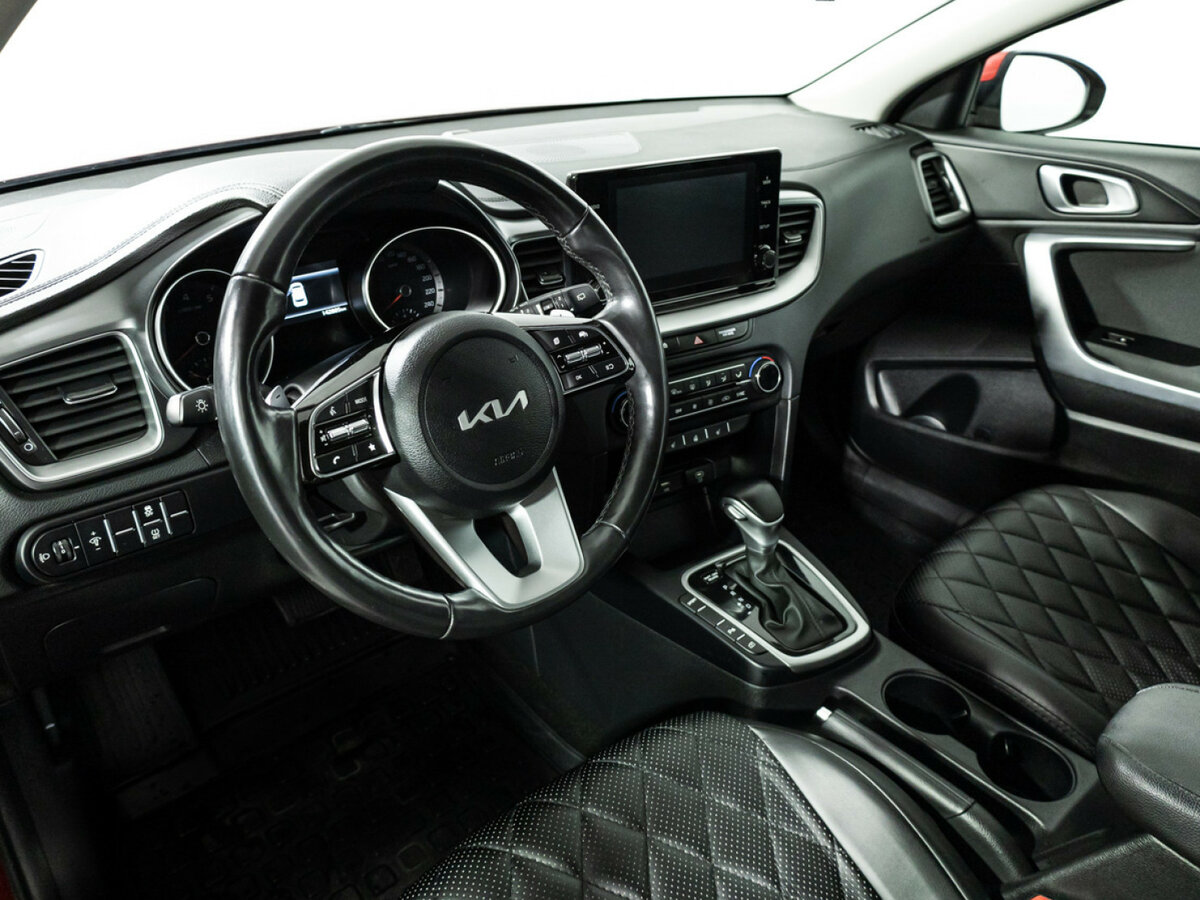 Купить Kia Ceed с пробегом. Фото: #10