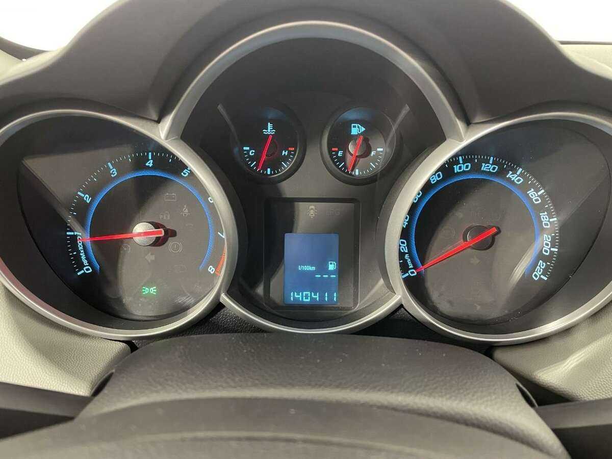 Купить Chevrolet Cruze с пробегом. Фото: #10