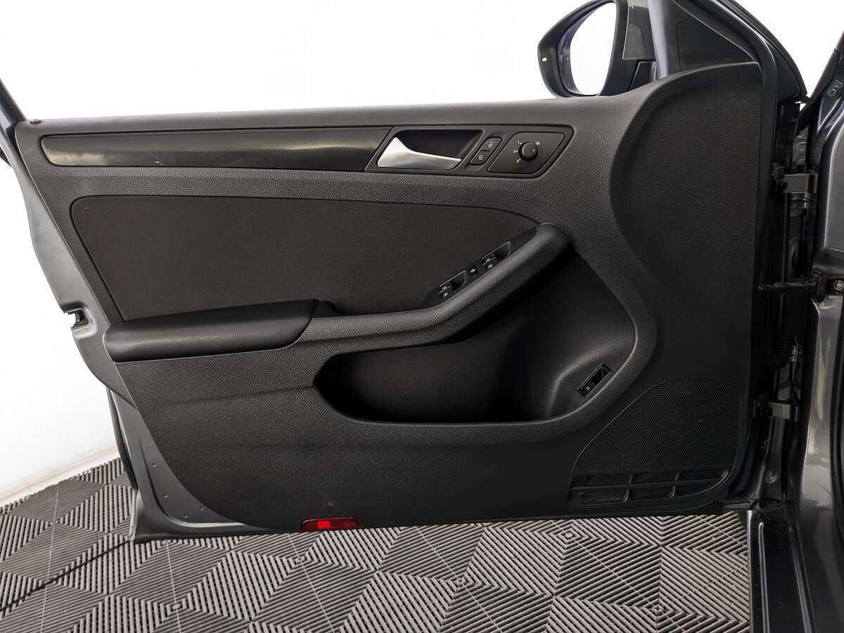 Купить Volkswagen Jetta с пробегом. Фото: #13