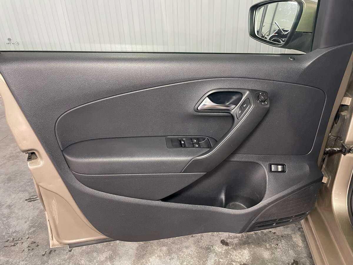 Купить Volkswagen Polo с пробегом. Фото: #16