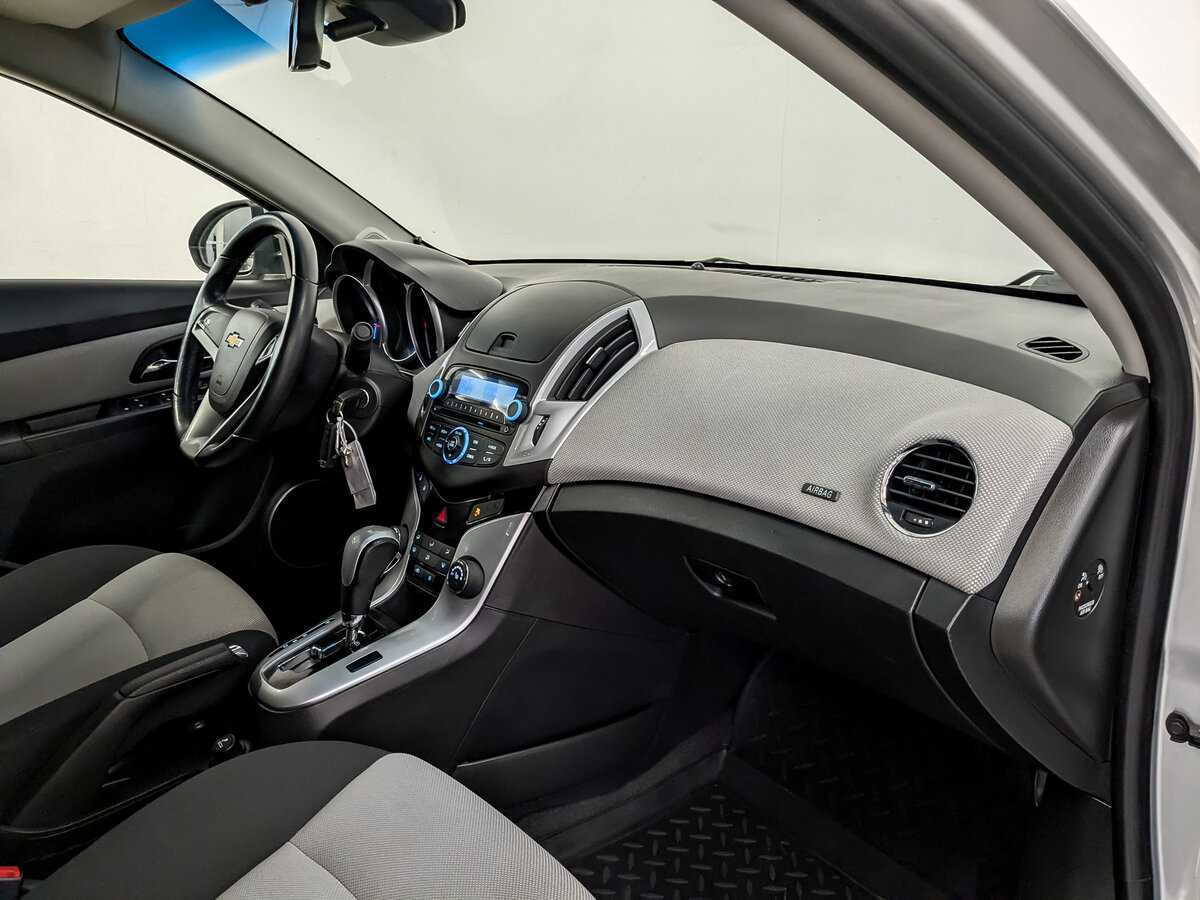 Купить Chevrolet Cruze с пробегом. Фото: #10