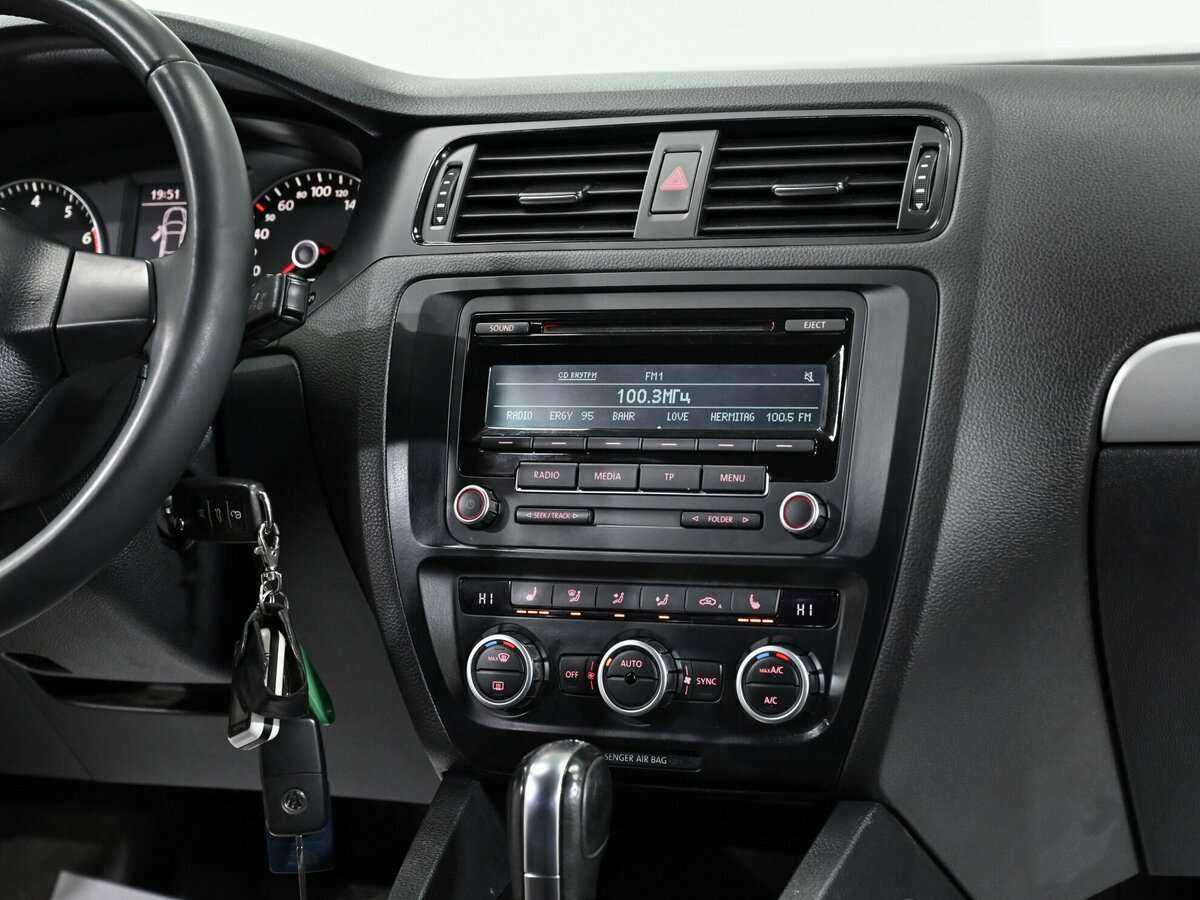 Купить Volkswagen Jetta с пробегом. Фото: #8