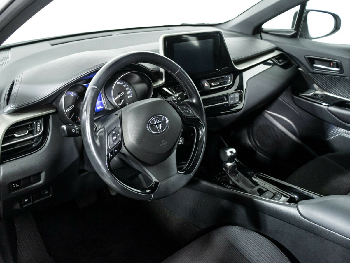 Купить Toyota C-HR с пробегом. Фото: #10