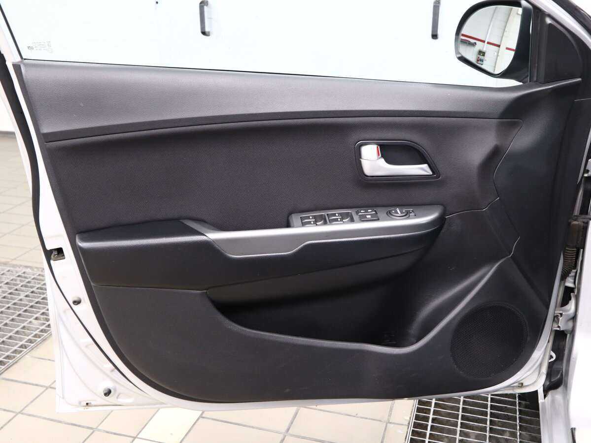 Купить Kia Rio с пробегом. Фото: #4