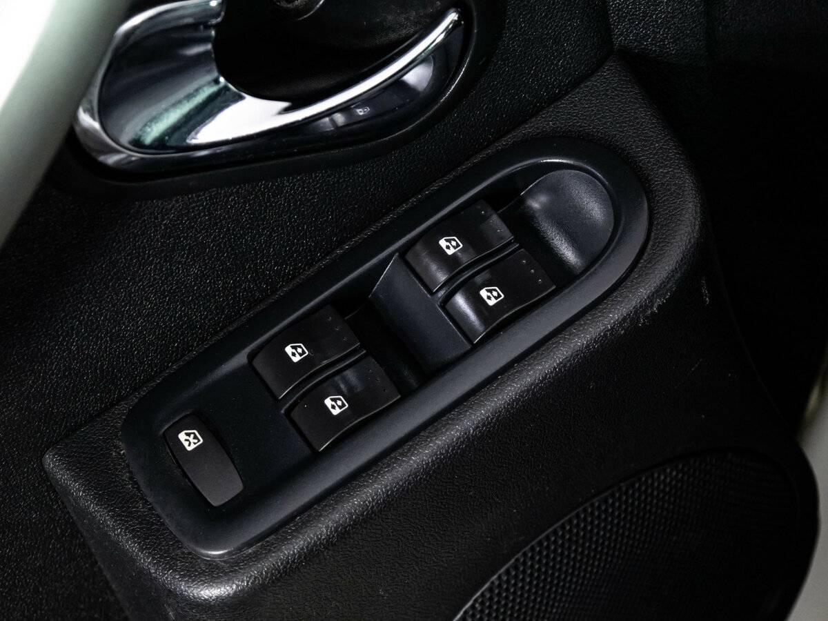 Купить Nissan Terrano с пробегом. Фото: #10