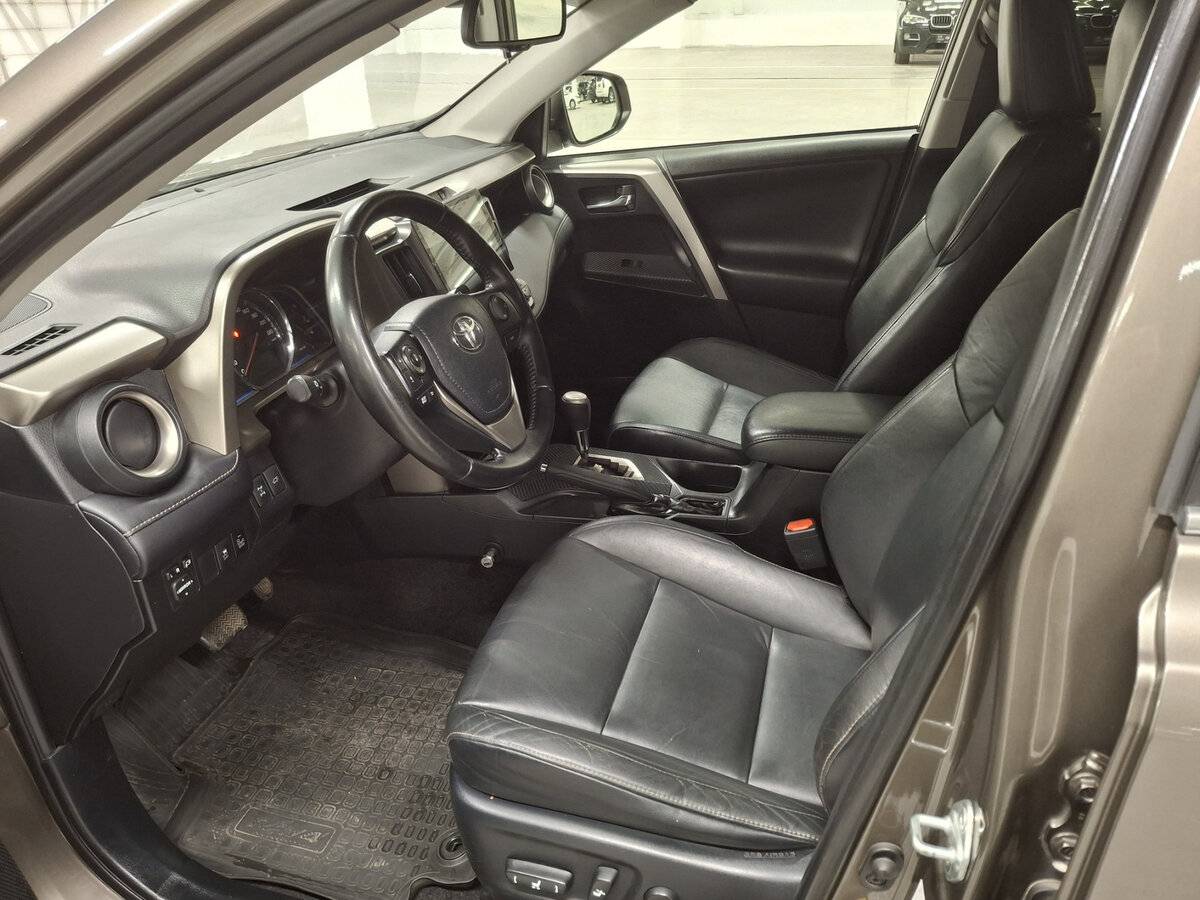 Купить Toyota RAV4 с пробегом. Фото: #14