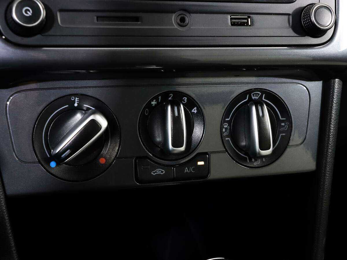 Купить Volkswagen Polo с пробегом. Фото: #14