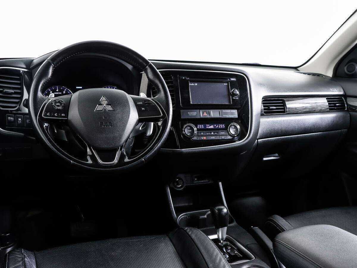 Купить Mitsubishi Outlander с пробегом. Фото: #10