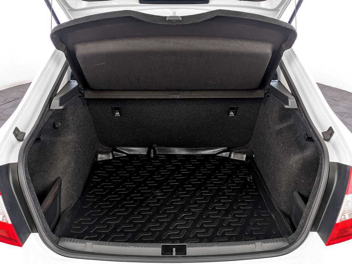 Купить Skoda Rapid с пробегом. Фото: #8