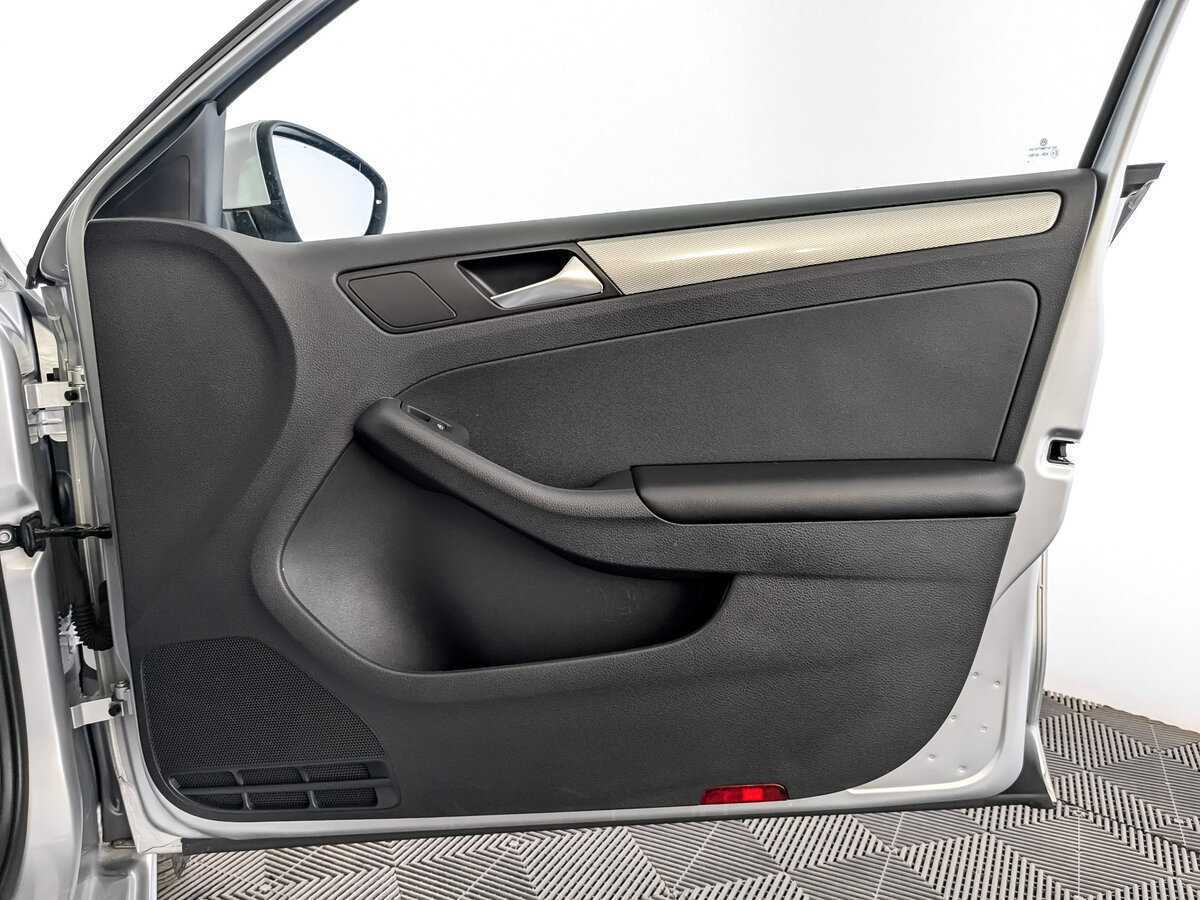 Купить Volkswagen Jetta с пробегом. Фото: #23