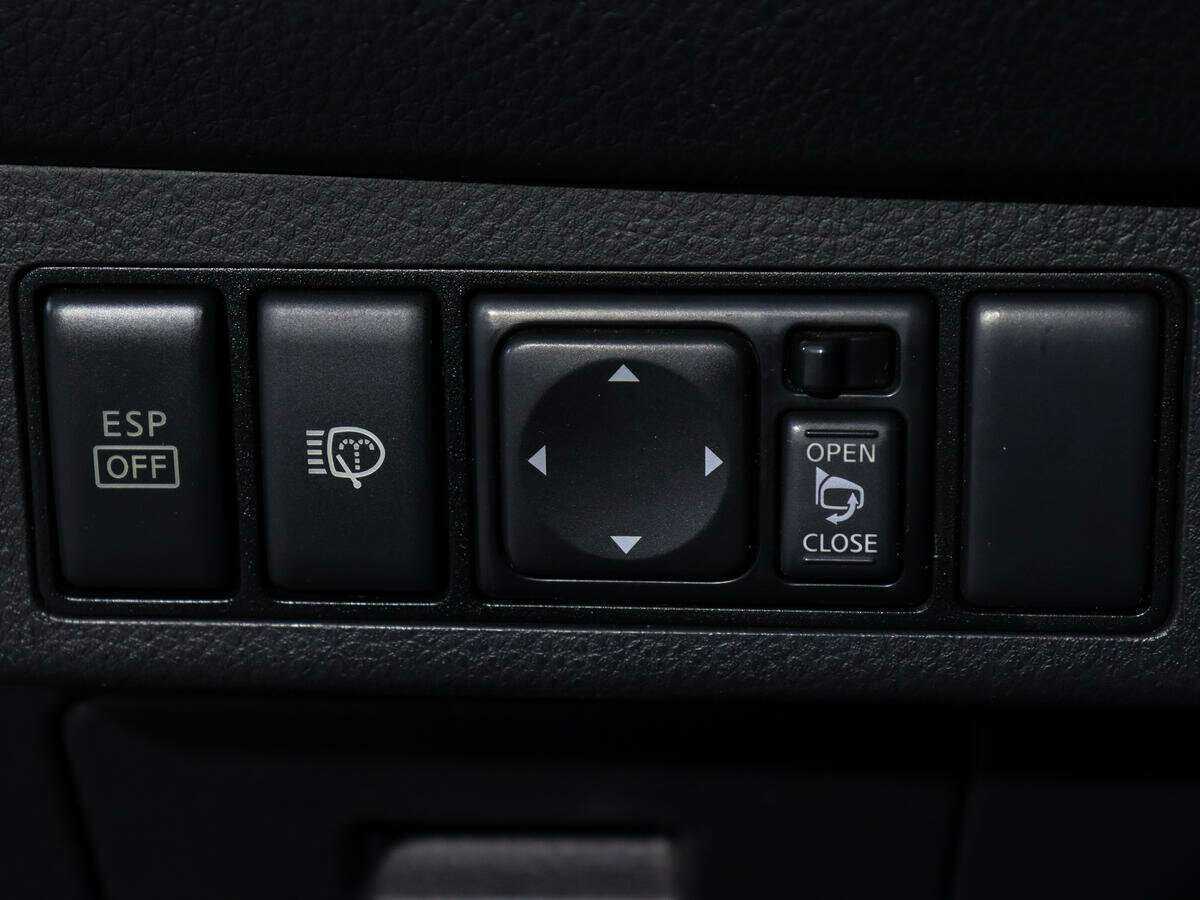 Купить Nissan Tiida с пробегом. Фото: #16