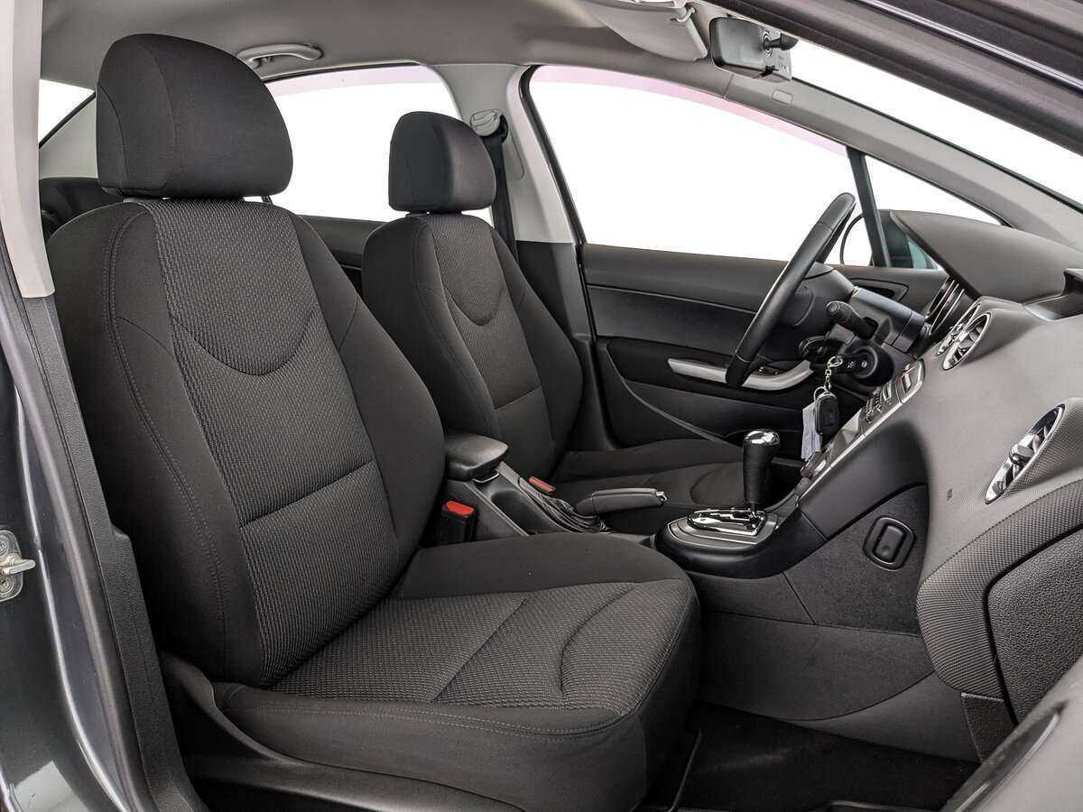 Купить Peugeot 408 с пробегом. Фото: #23