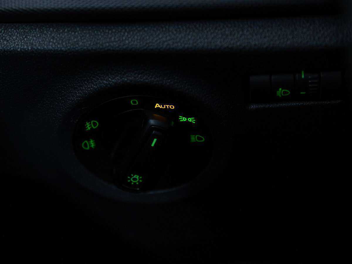 Купить Skoda Rapid с пробегом. Фото: #10