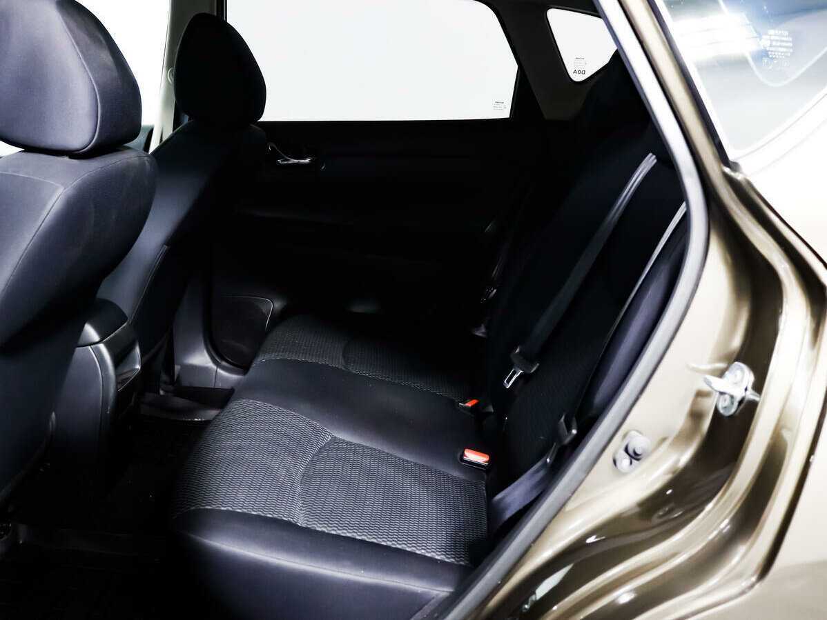 Купить Nissan Tiida с пробегом. Фото: #9