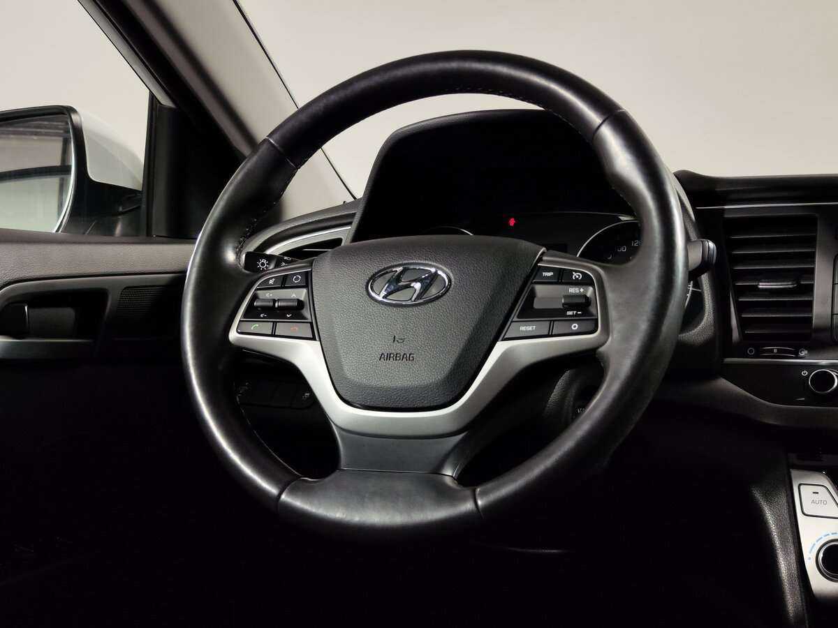 Купить Hyundai Elantra с пробегом. Фото: #11