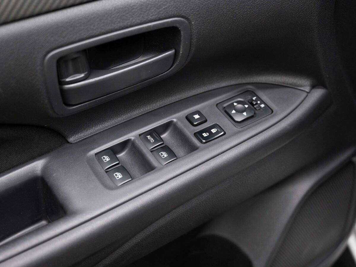 Купить Mitsubishi Outlander с пробегом. Фото: #17