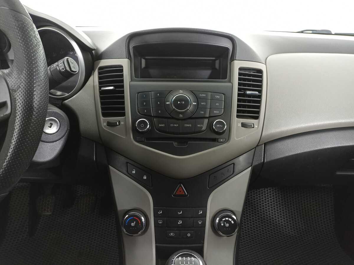 Купить Chevrolet Cruze с пробегом. Фото: #13