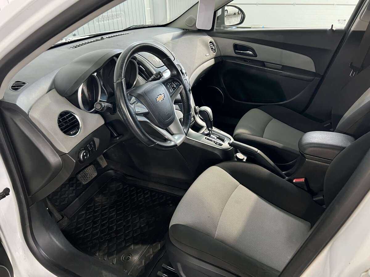 Купить Chevrolet Cruze с пробегом. Фото: #9