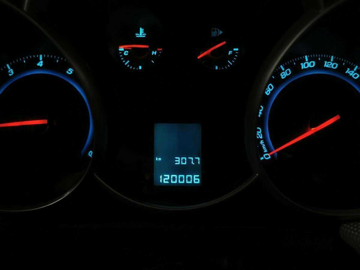 Купить Chevrolet Cruze с пробегом. Фото: #17