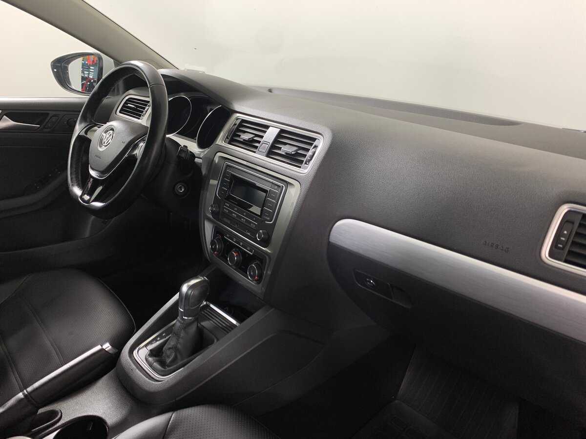 Купить Volkswagen Jetta с пробегом. Фото: #12