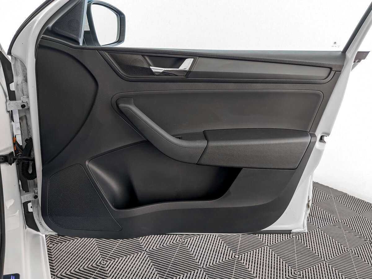 Купить Skoda Rapid с пробегом. Фото: #19